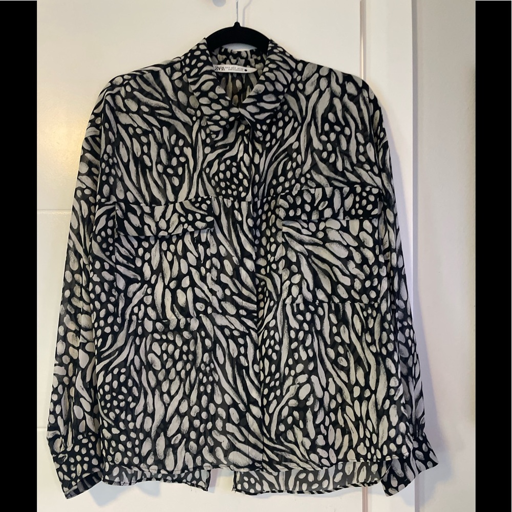 Zara black and white print button down size small